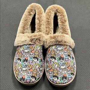NWOT Bob’s by Sketchers Plush Slippers with fun cats.